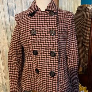 Houndstooth design coat.  Absolutely beautiful coat!!!💖